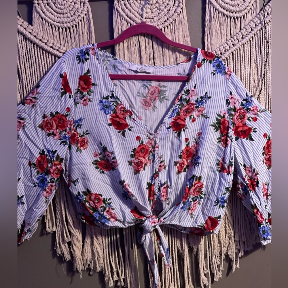 Plus size crop floral bell sleep blouse